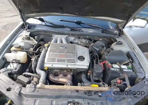 2001 Lexus Es 300 from USA, damaged, VIN JT8BF28GX10338641